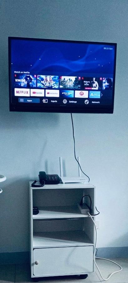 Beacon Makati Condo Free Pool Access Free Wifi 100Mbps & Free Netflix Manila Ngoại thất bức ảnh