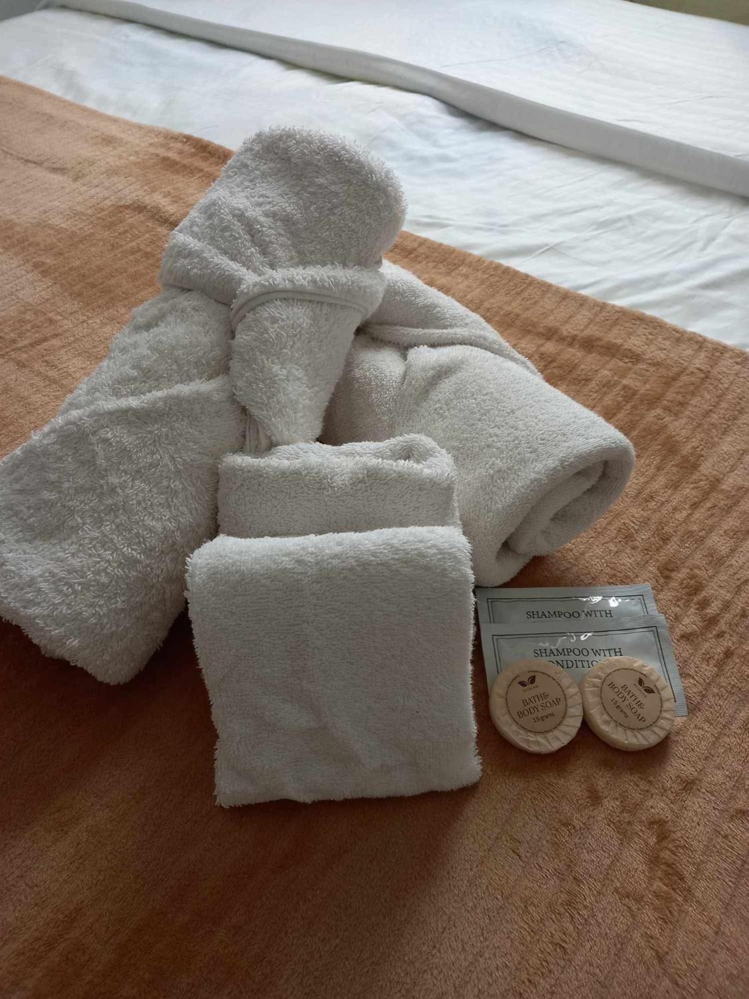 Beacon Makati Condo Free Pool Access Free Wifi 100Mbps & Free Netflix Manila Ngoại thất bức ảnh